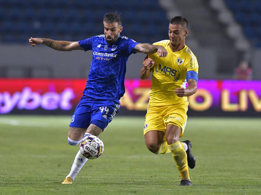 Enache în duel cu Țicu, într-un Petrolul - FCU Craiova Gabi Enache acuză „lipsa incredibilă de organizare” de la Craiova lui Mititelu: „Napoli se scuza în ultimul hal în fața mea. E greu să faci performanță când n-ai mâncare”