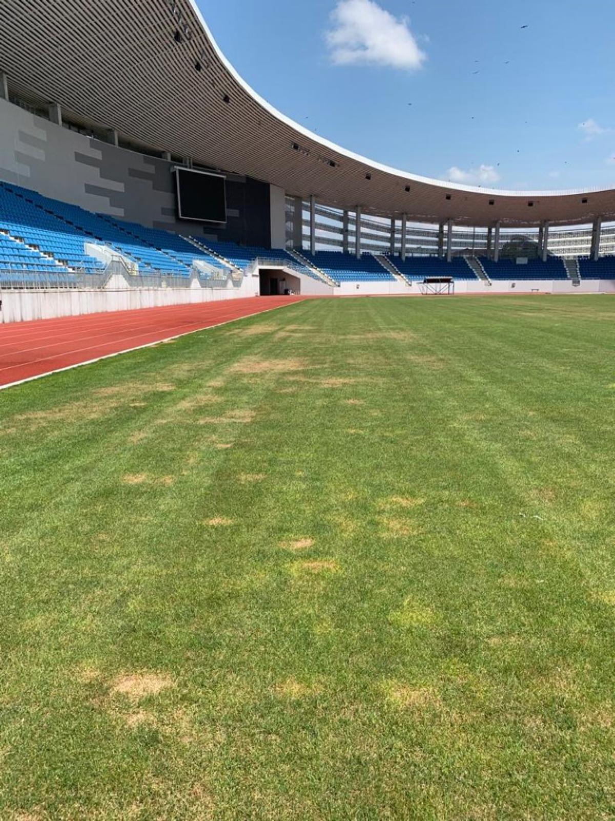 Primarul: „Stați liniștiți, se lucrează la gazon!” » Cum arăta astăzi terenul pe care urmează să se joace FCU Craiova - FCSB + prețurile biletelor