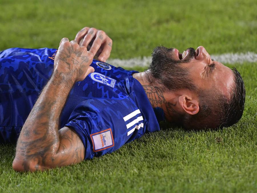 Gabi Enache, în tricoul Craiovei Gabi Enache acuză „lipsa incredibilă de organizare” de la Craiova lui Mititelu: „Napoli se scuza în ultimul hal în fața mea. E greu să faci performanță când n-ai mâncare”
