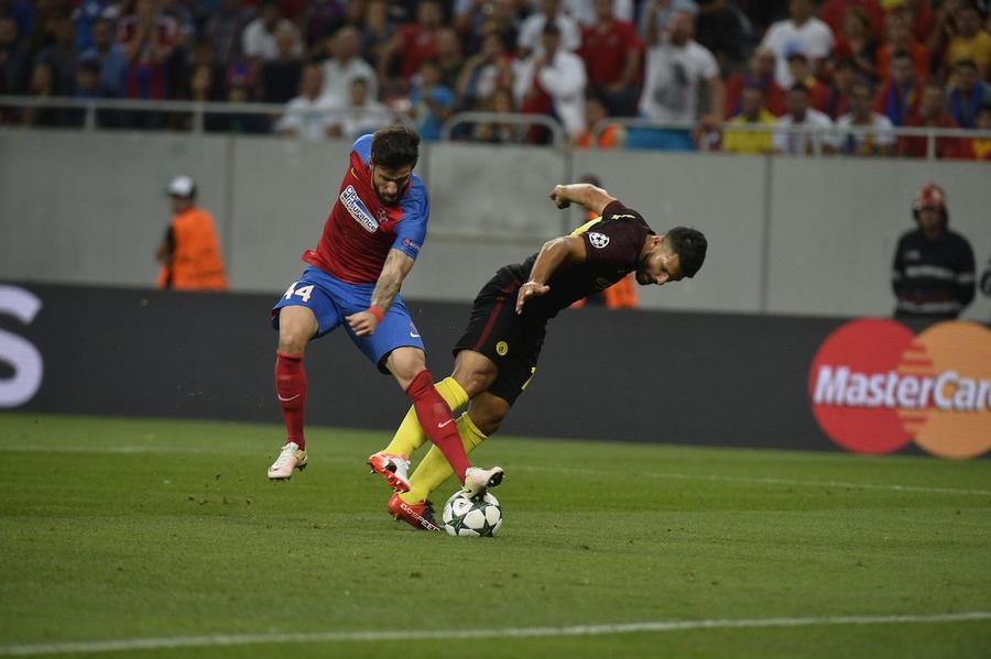 Enache îl atacă pe Aguero în meciul FCSB - Manchester City 0-5 Gabi Enache acuză „lipsa incredibilă de organizare” de la Craiova lui Mititelu: „Napoli se scuza în ultimul hal în fața mea. E greu să faci performanță când n-ai mâncare”
