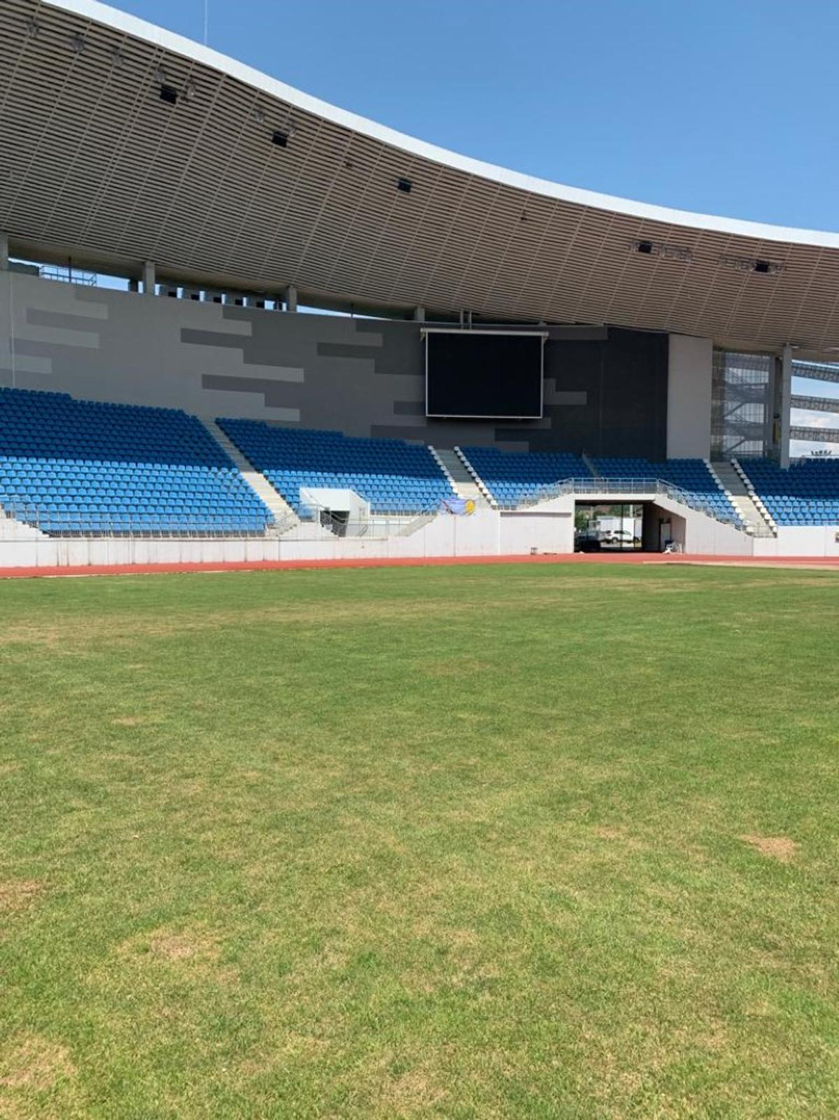 Primarul: „Stați liniștiți, se lucrează la gazon!” » Cum arăta astăzi terenul pe care urmează să se joace FCU Craiova - FCSB + prețurile biletelor