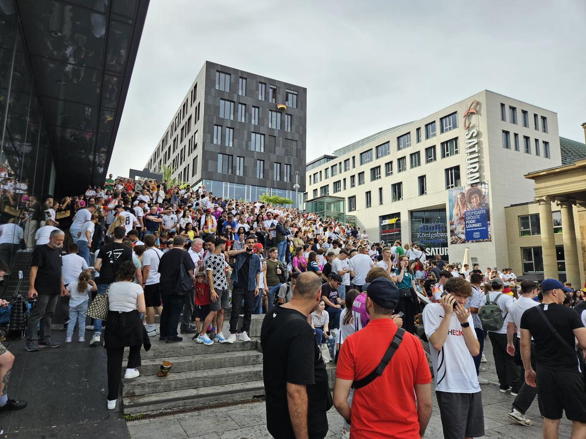 Imaginile deznădejdii la Stuttgart după Spania - Germania » Cei 30.000 de nemți din fan zone, dărâmați la final