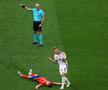 Faza faultului cu care Toni Kroos îl scoate din joc pe Pedri