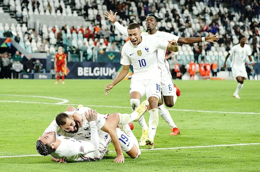 Paul Pogba, în foto în spatele lui Mbappe, a fost suspendat pentru dopaj // foto: Imago Images