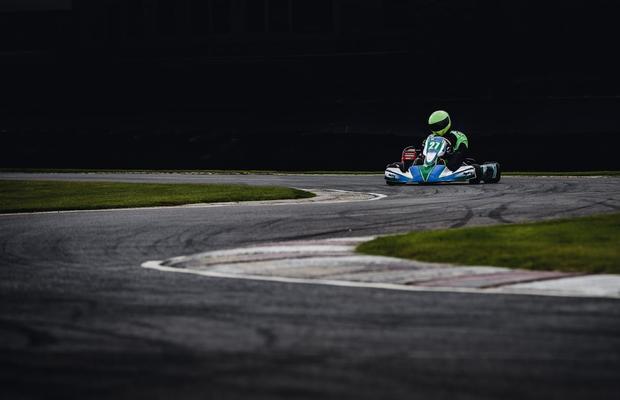 Kartingul ca activitate de Team Building: Beneficii și idei