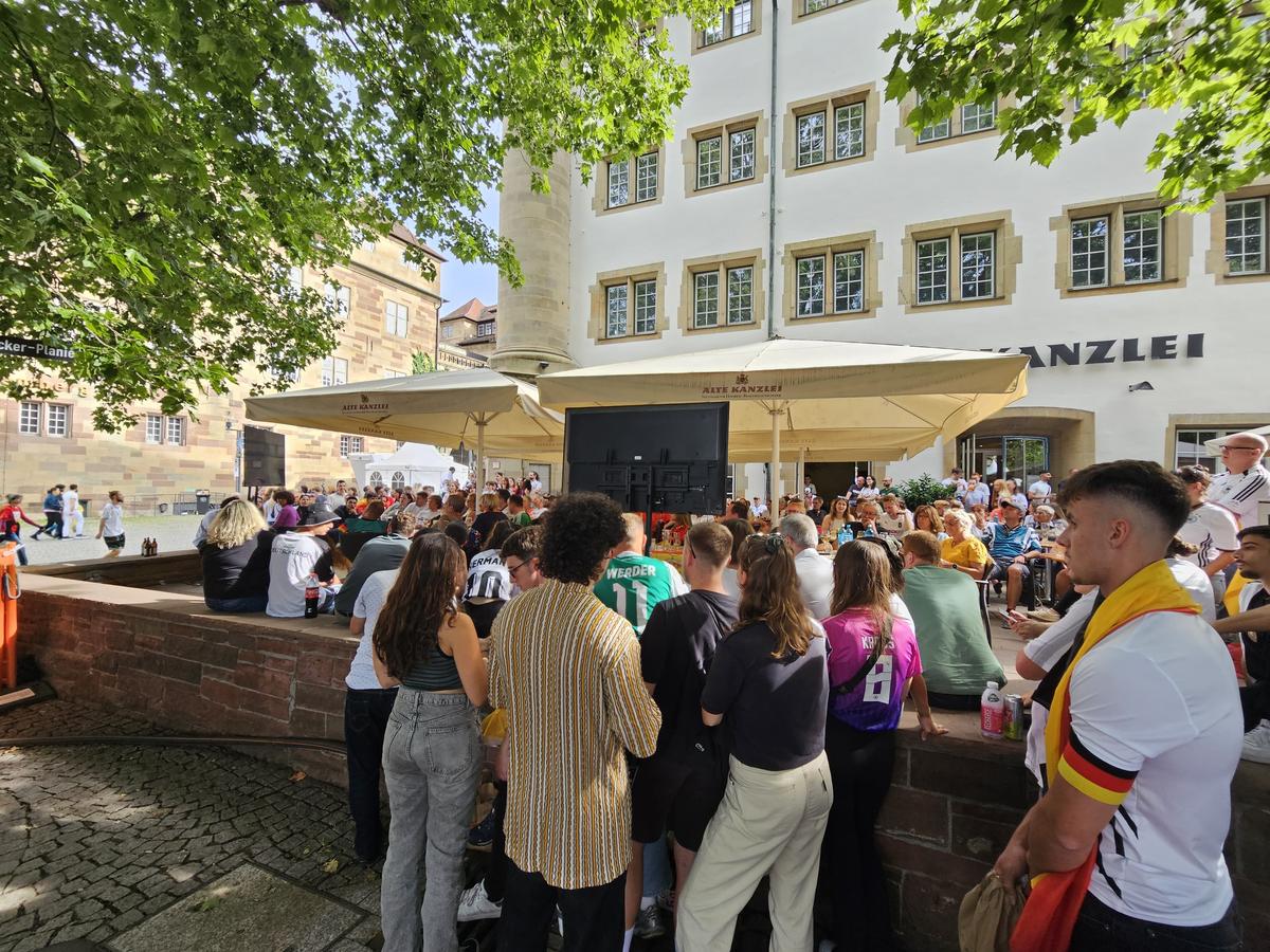 Imaginile deznădejdii la Stuttgart după Spania - Germania » Cei 30.000 de nemți din fan zone, dărâmați la final