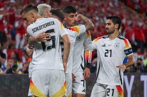 Ilkay Gundogan, dreapta, a pierdut cu Barcelona ambele meciuri disputate sezonul trecut în LaLiga, împotriva Realului (1-2, 2-3) / Foto: Imago
