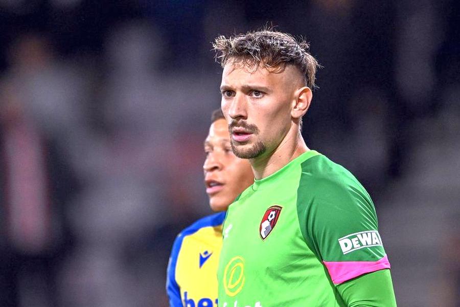 Ionuț Radu a prins doar 5 meciuri la Bournemouth, unde n-a mai apărat de 8 luni, de la un 1-6 cu Manchester City / Foto: Imago Ionuț Radu este aproape de o revenire în Franța » Anunțul agentului său