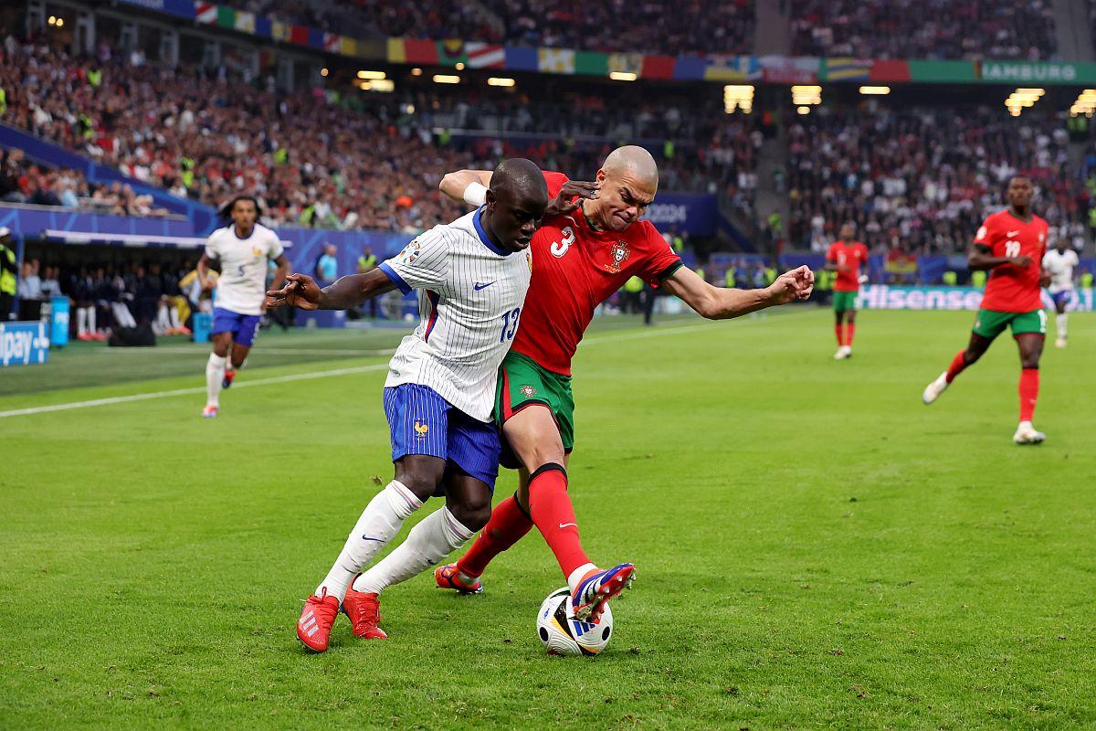 Marine Le Pen l-a tulburat! Francezii vin cu 5 motive pentru care Mbappe a jucat slab la Euro 2024: „Îl preocupă!”