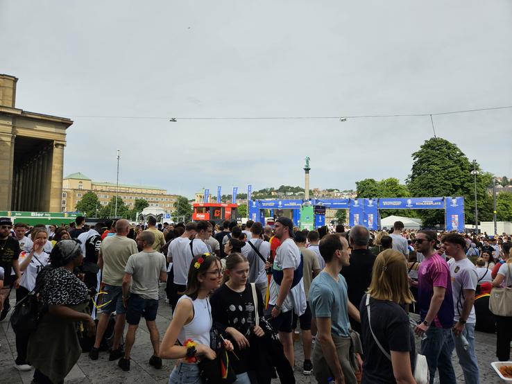 Atmosfera din fan zone-ul din Stuttgart în timpul meciului Spania - Germania, din sferturile Euro 2024 / FOTO: Eduard Apostol