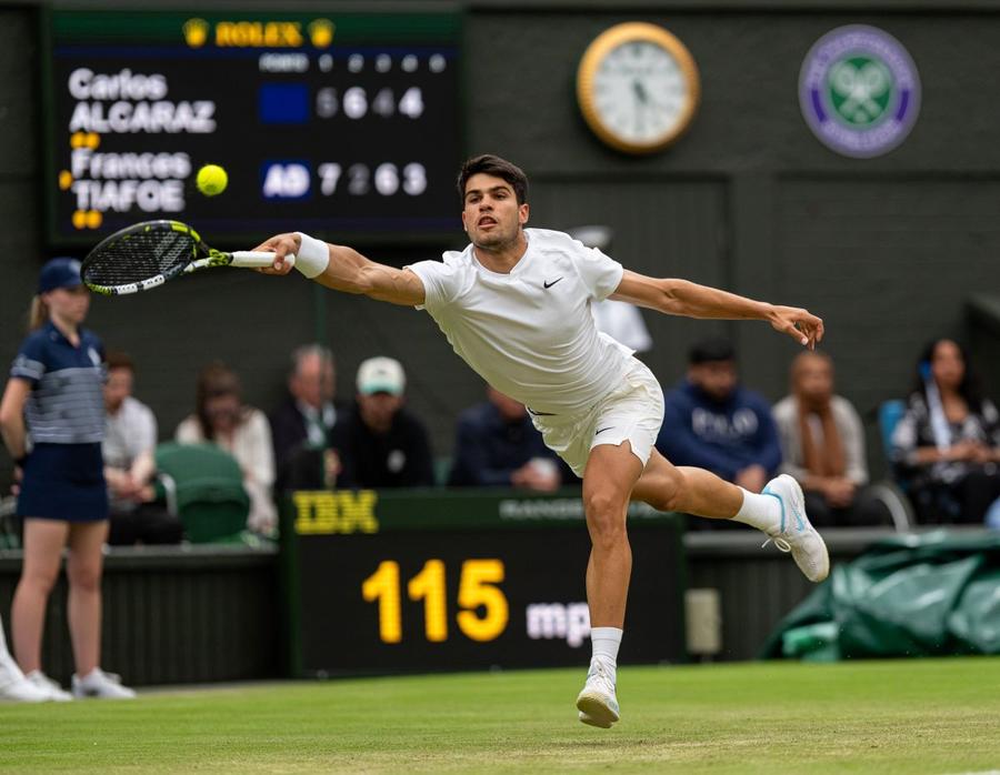 Carlos Alcaraz, testat serios în turul al treilea! » Campionul en titre de la Wimbledon a răzbit după aproape 4 ore de joc