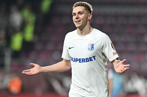 Cei de la Fiorentina vor să obțină o sumă importantă în schimbul lui Louis Munteaunu (22 de ani), atacant aflat pe lista rivalelor FCSB și Rapid.
