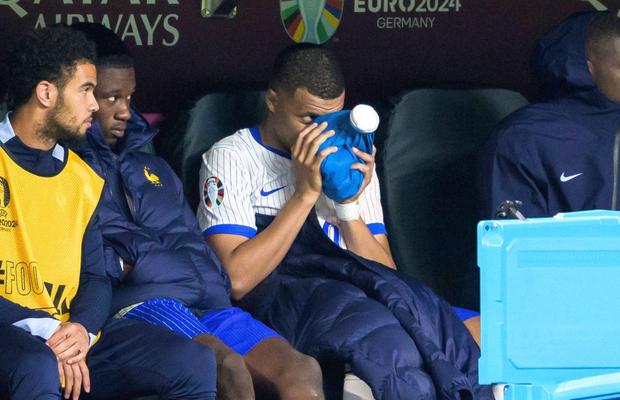 Kylian Mbappe n-a mai prins finalul „sfertului” cu Portugalia în teren! Imagini îngrijorătoare cu starul Franței