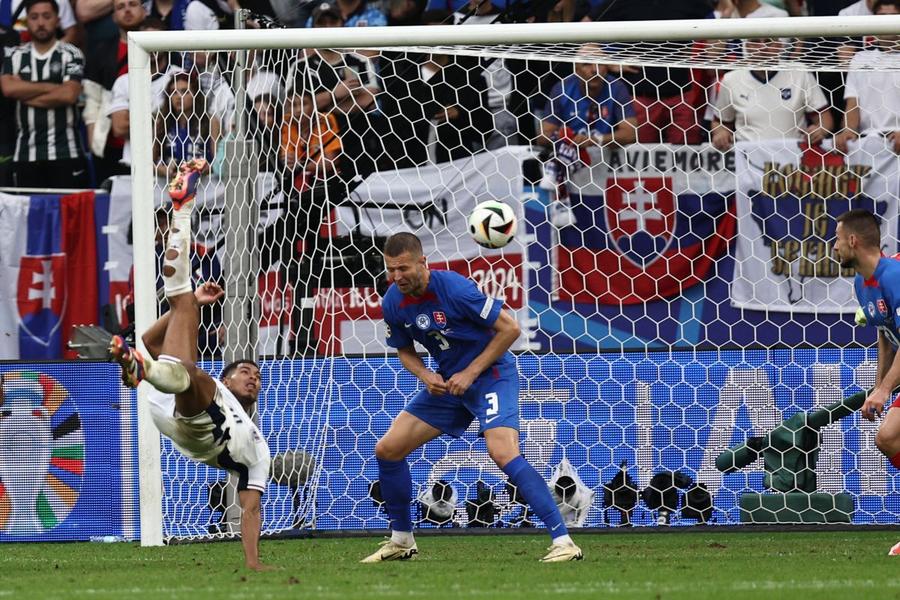 UEFA l-a „ars” pe turc, dar n-a avut curaj să-l suspende și pe „decarul” Angliei! Pedeapsă de formă pentru Jude Bellingham
