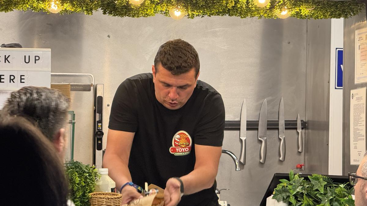 Campionul României a muncit în toneta cu mâncare, în prima zi de Neversea Kapital, pe Arena Națională