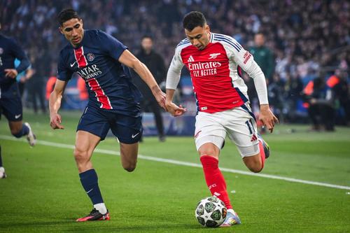 Gabriel Martinelli (dreapta), în duel cu Achraf Hakimi la semifinala Ligii Campionilor dintre Arsenal și PSG / Foto: Imago