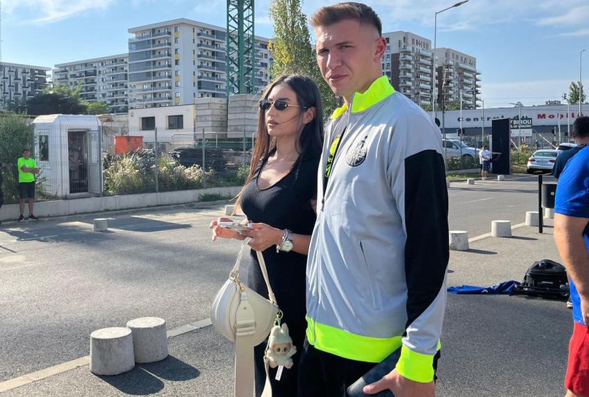 Andrei Gheorghiță, alături de iubită la FCSB - CFR Cluj