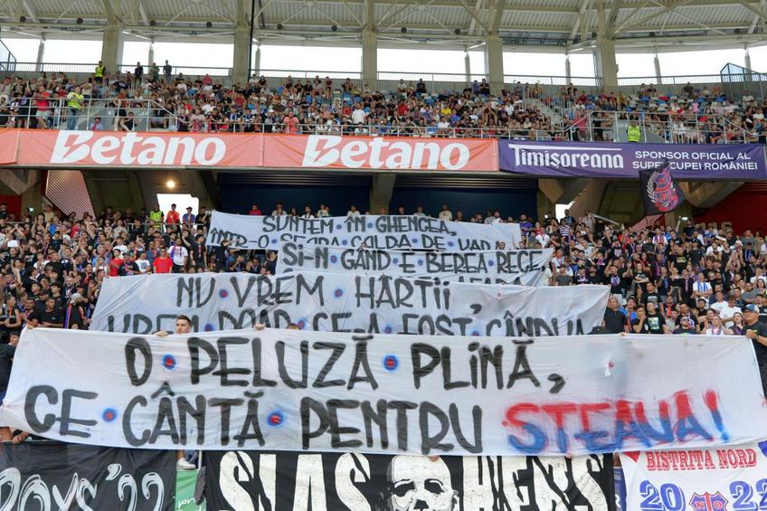 Mesajul apărut în peluza celor de la FCSB la meciul cu CFR Cluj din Supercupa României. FOTO: Andrei Furnigă