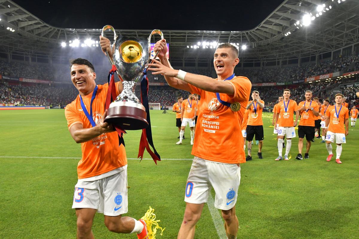 FCSB a primit trofeul Supercupei