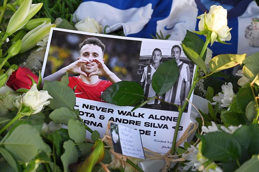 Mii de oameni le-au adus omagii lui Diogo Jota și fratelui Andre Silva // foto: Guliver/gettyimages