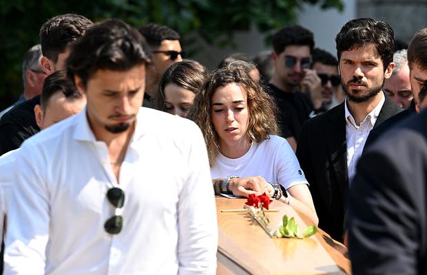 Imagini copleșitoare! Fotografia de care soția lui Diogo Jota nu s-a dezlipit la înmormântare