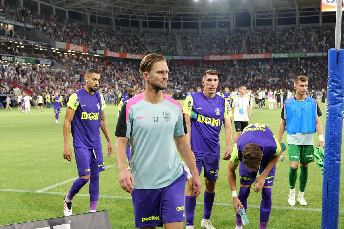 Top secret » Avem schemele pe care Dan Petrescu le-a pregătit pentru Supercupa cu FCSB și meciurile din Superliga: cum a vrut să dea lovitura