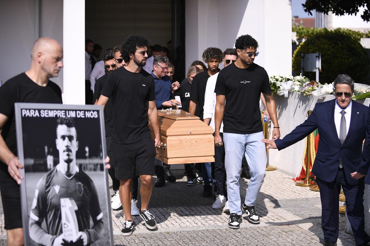 Fanii la mormântul lui Diogo Jota / foto: X