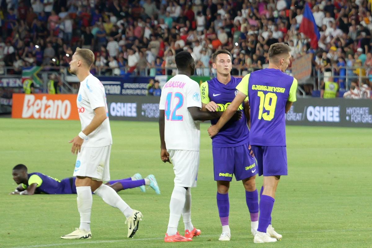 Top secret » Avem schemele pe care Dan Petrescu le-a pregătit pentru Supercupa cu FCSB și meciurile din Superliga: cum a vrut să dea lovitura