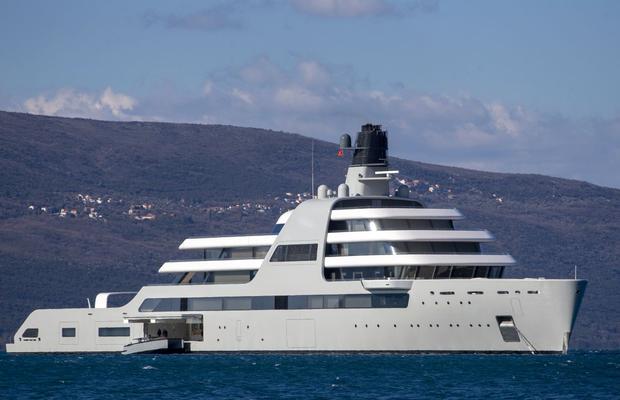 „Sunt pe yacht cu președintele Gazprom, ți-am făcut 10.000 salariul!” » Ziua în care legenda sportului românesc a făcut afaceri cu Rusia: „Casă, masă, mașină, ești mulțumit?”