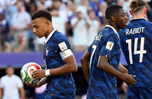 Ousmane Dembele (nr. 7) duce în cârcă „blestemul” Franței Foto: Imago