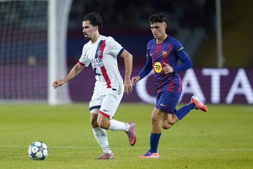 Vitinha și Pedri, în PSG - Barcelona // FOTO Imago Images