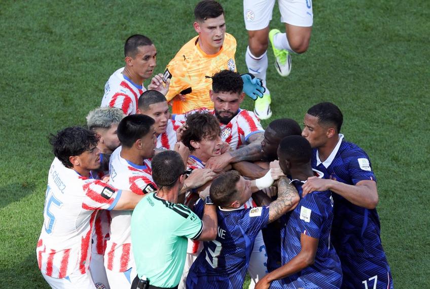 Naționala din Paraguay, aspru criticată după meciul cu Franța de la Mondial // foto: Imago