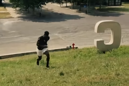 David Kiki se antrenează în curtea Arenei Naționale // Captură foto: Instagram @kidav25