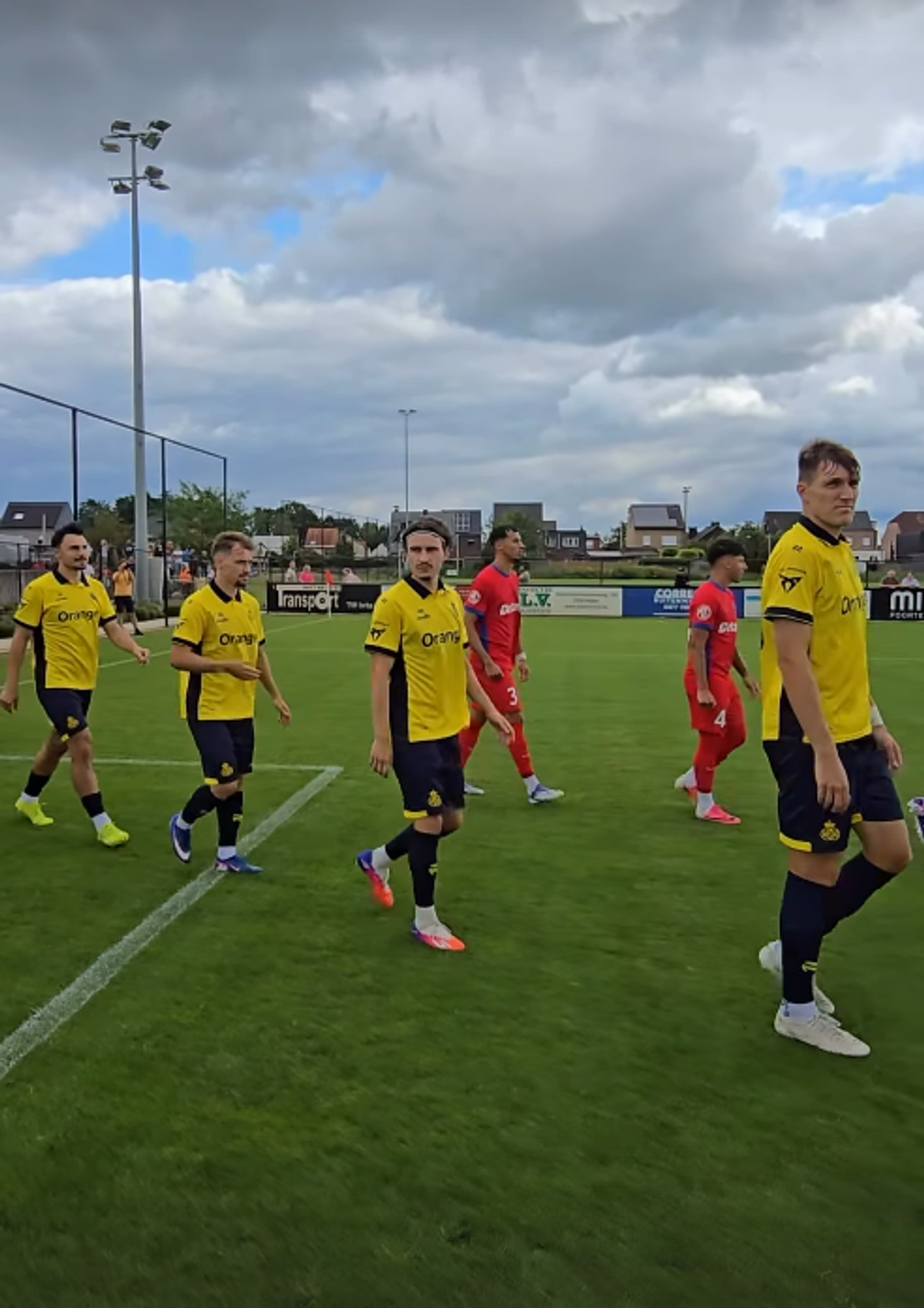 Imagini tari: fanii celor de la FCSB au dat năvală la amicalul din Belgia » „București, Steaua București!” + Moment special pentru Darius Olaru