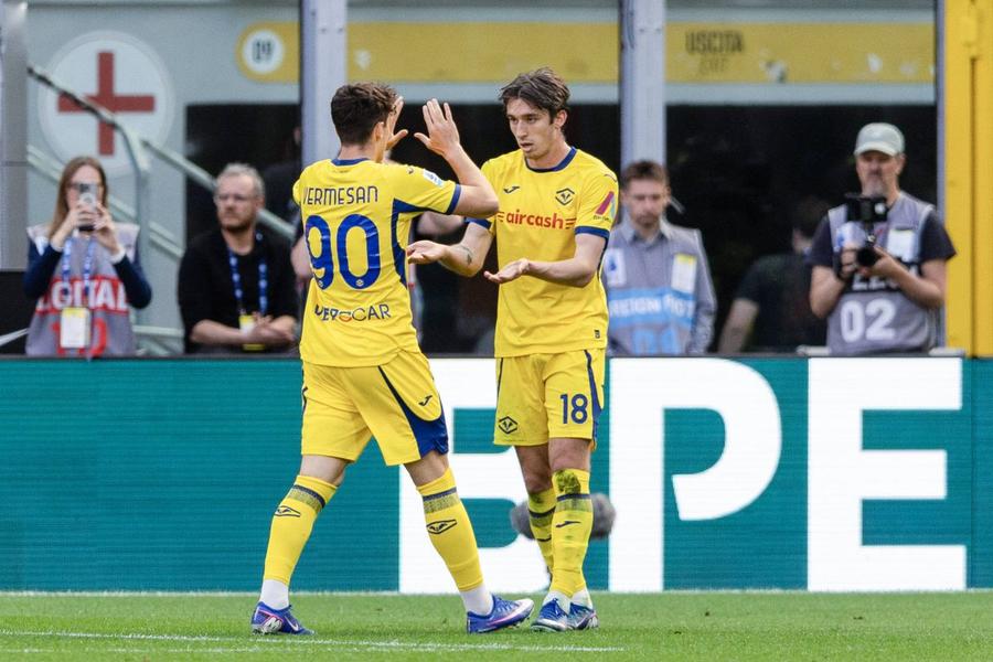 Ioan Vermeșan a jucat o repriză întreagă la Verona în meciul cu Milan (0-1) / foto: Imago Images Ioan Varga, negocieri pentru doi internaționali U21