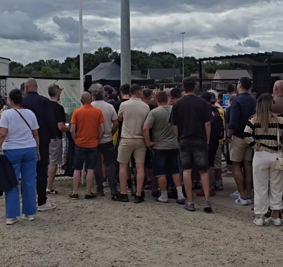 Imagini tari: fanii celor de la FCSB au dat năvală la amicalul din Belgia » „București, Steaua București!” + Moment special pentru Darius Olaru
