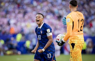 Portarul din Paraguay a explicat momentul tensionat cu Mbappe de la finalul partidei: „I-am întins mâna, dar el... M-a scos din sărite”