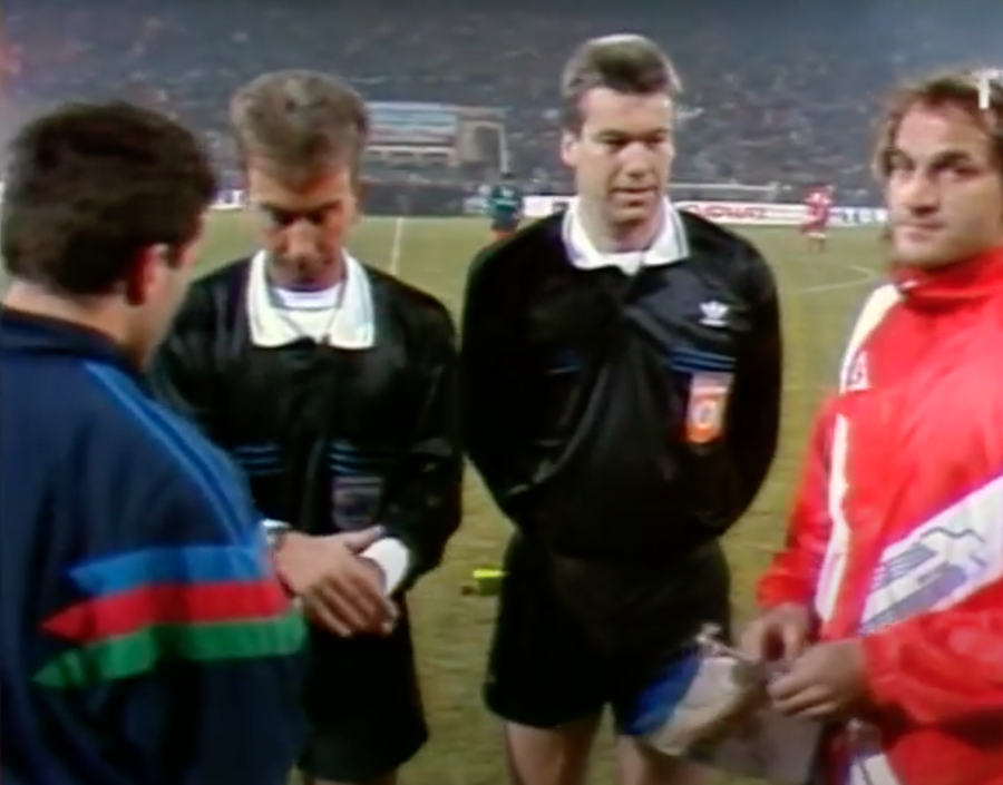 Blankenstein, la meciul România - Elveția, între căpitanii Gică Hagi și Heinz Hermann, trage la sorți lovitura de start VIDEO antologic: arbitrul celebru care a refuzat mita sexuală oferită de FRF dintr-un motiv neobișnuit. “Era homosexual!”