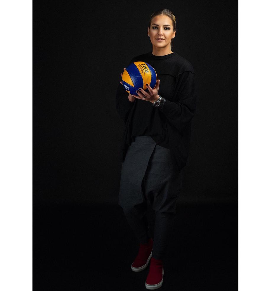 EXCLUSIV Ea e Anamaria Prodan din volei: face și desface contracte de la echipele puternice din România! + E și un conflict de interese?