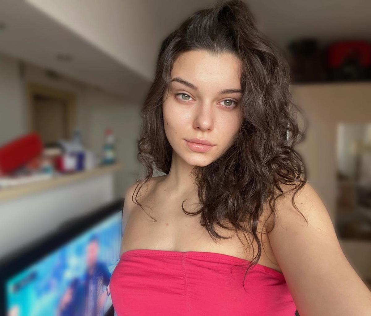 Chelsea Gandrabura
