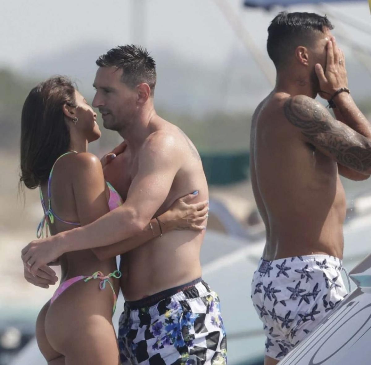 Leo Messi, show în Ibiza alături de Suarez » Imagini spectaculoase de pe iaht