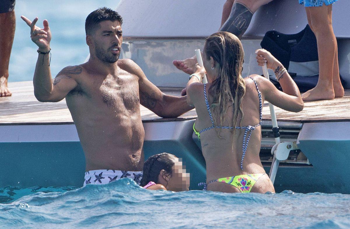Leo Messi, show în Ibiza alături de Suarez » Imagini spectaculoase de pe iaht