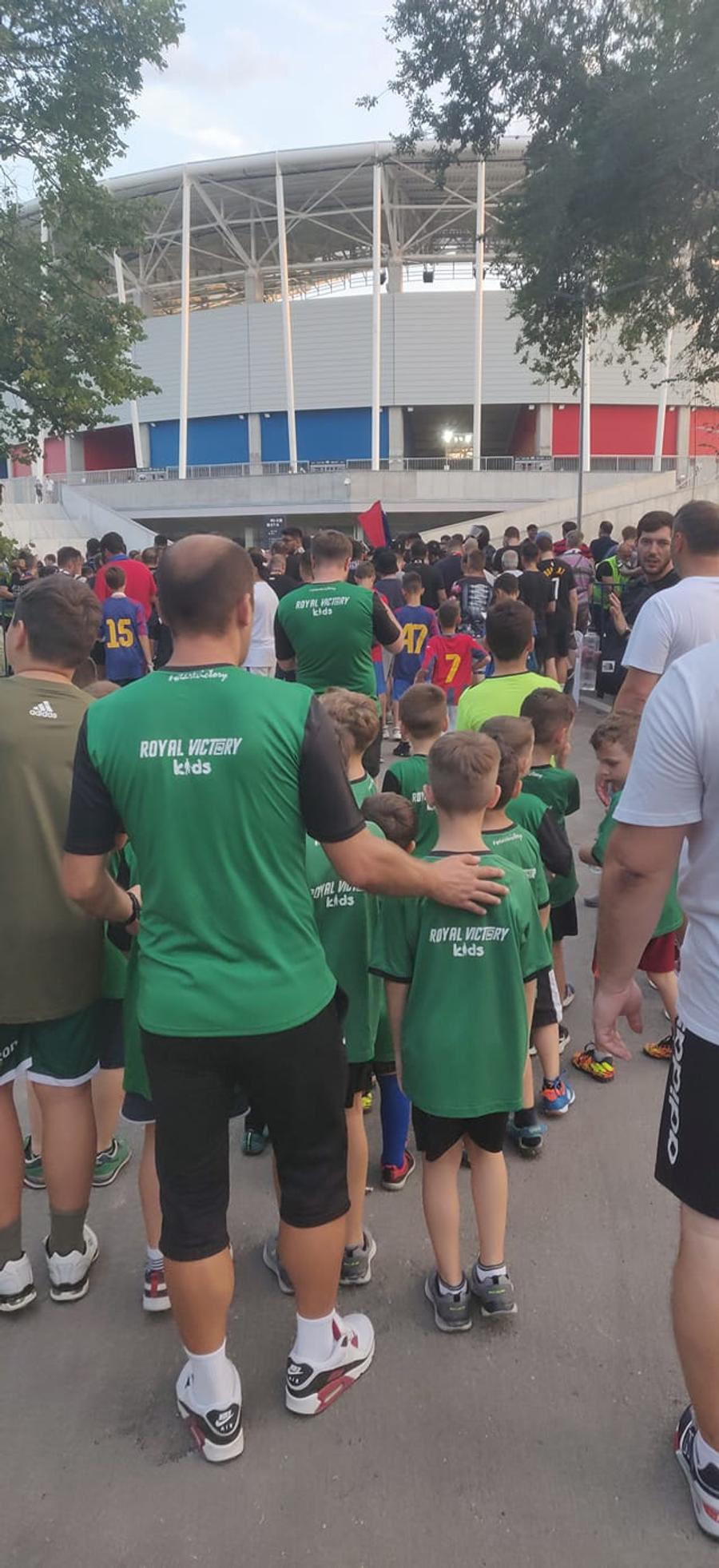 FOTO: Facebook @Radu Rosulescu Misterul invitațiilor din peluză, de la Steaua - Csikszereda » De la ce au pornit contrele între fani și care este realitatea