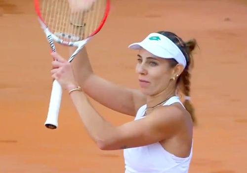 Mihaela Buzărnescu (170 WTA) a învins-o pe Lara Arruabarrena-Vecino (198 WTA), scor 6-3, 7-5, și s-a calificat în sferturile de finală de la Winners Open, turneu WTA organizat la Cluj.