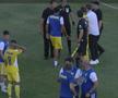 Scandal la pauza meciului Universitatea Cluj - Petrolul! „Roșu” scos din buzunar de Andrei Chivulete