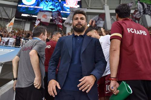 Adrian Mutu, antrenorul Rapidului, a vorbit despre transferul lui Marco Dulca la FCSB. Mijlocașul central în vârstă de 23 de ani a fost dorit în această vară și de giuleșteni.