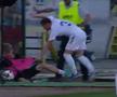 Moment periculos la Botoșani » Un copil de mingi, doborât peste o bordură în timpul meciului