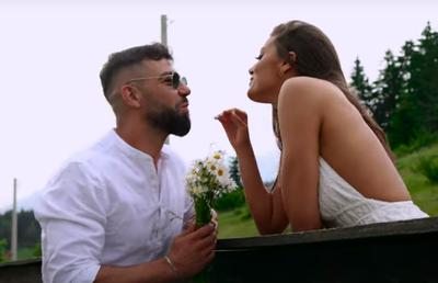 Marius Constantin, vedetă în videoclipul iubitei lui, „Perla Banatului”: „Te-ai ținut de fusta mea și mi-ai furat inima”
