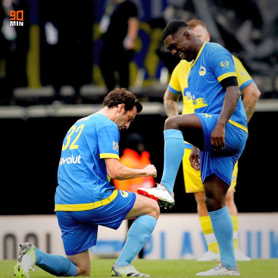 Foto: Twitter @ 90min Ca în vremurile bune » Clarence Seedorf, gol superb într-un meci caritabil organizat în sprijinul copiilor din Ucraina