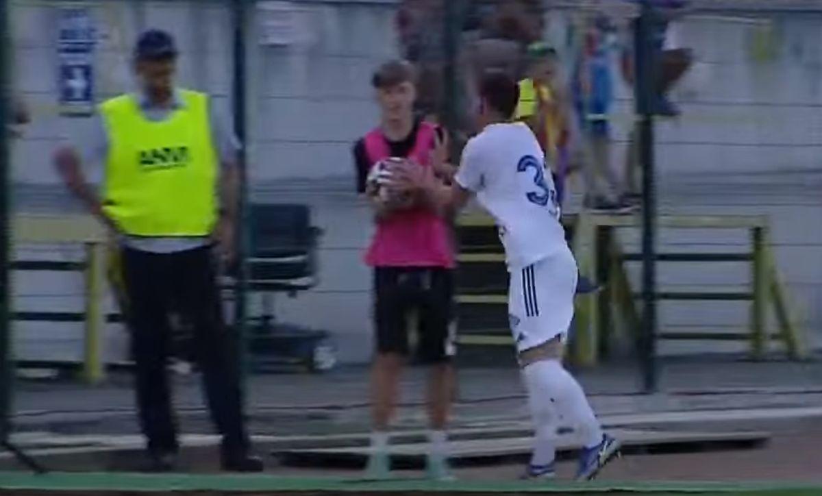 Copil de mingi accidentat la FC Botoșani - FCU Craiova / FOTO: Capturi TV @Orange Sport 1